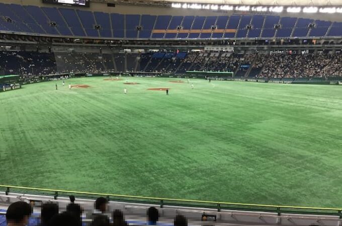 東京ドーム外野指定席(ライト)(56通路 16列 F14 F15ブロック)座席からの見え方